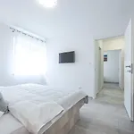 Pina * דוברובניק