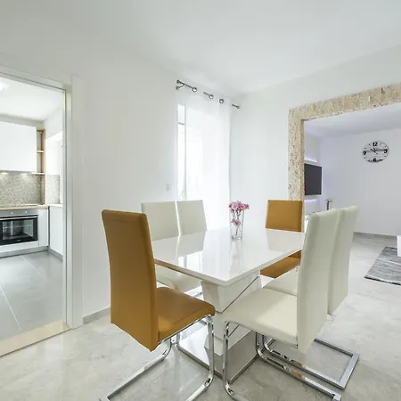 Apartament Pina