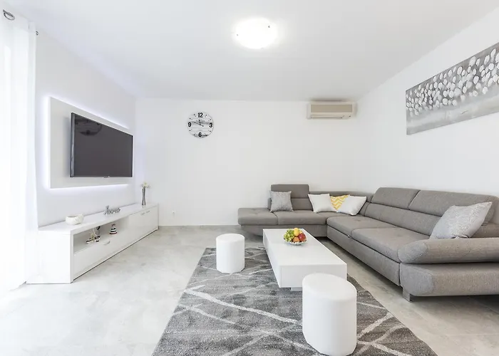 Apartment Pina Apartment *